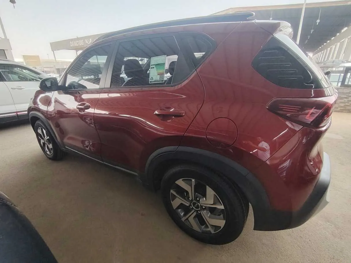 Car image 8