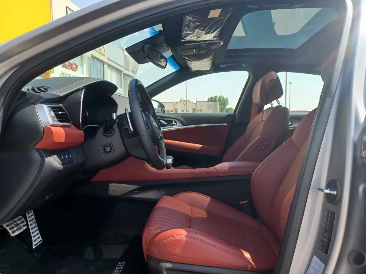 Car image 12