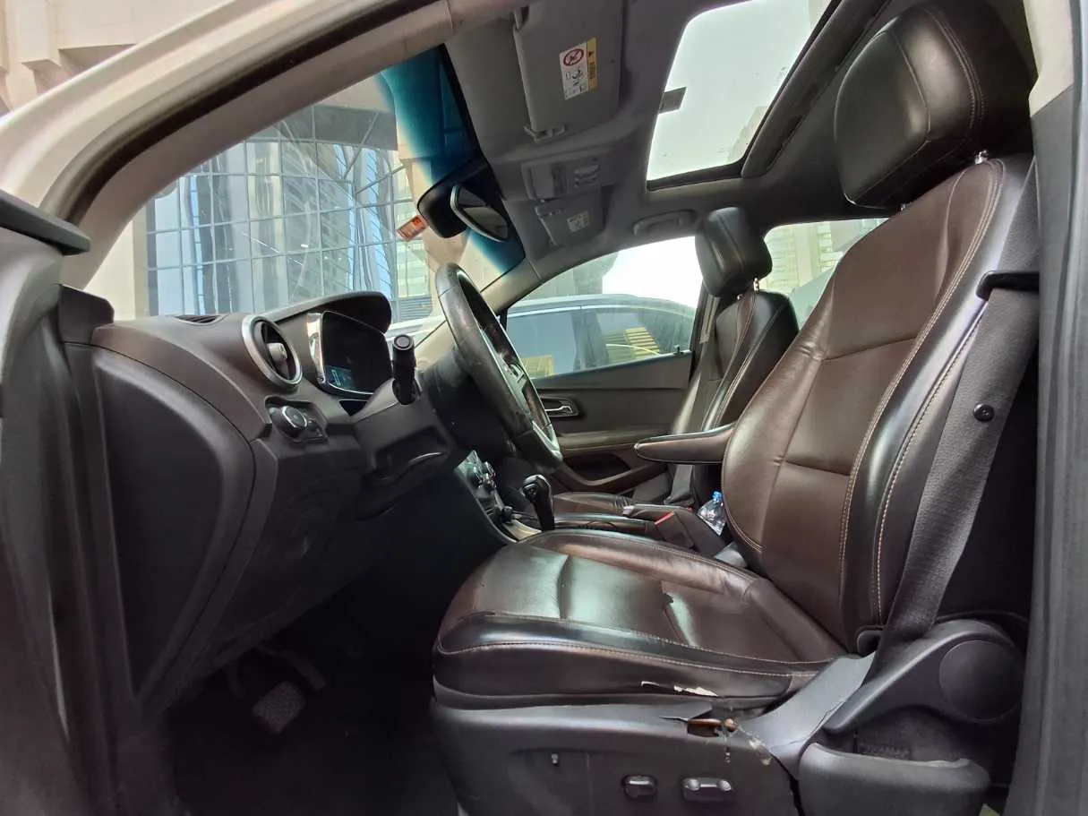Car image 11