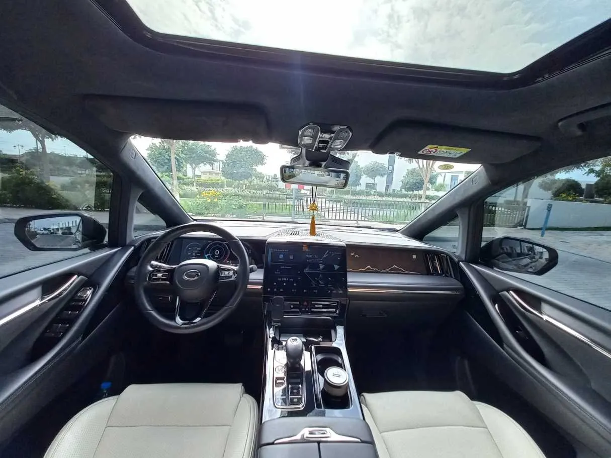 Car image 14