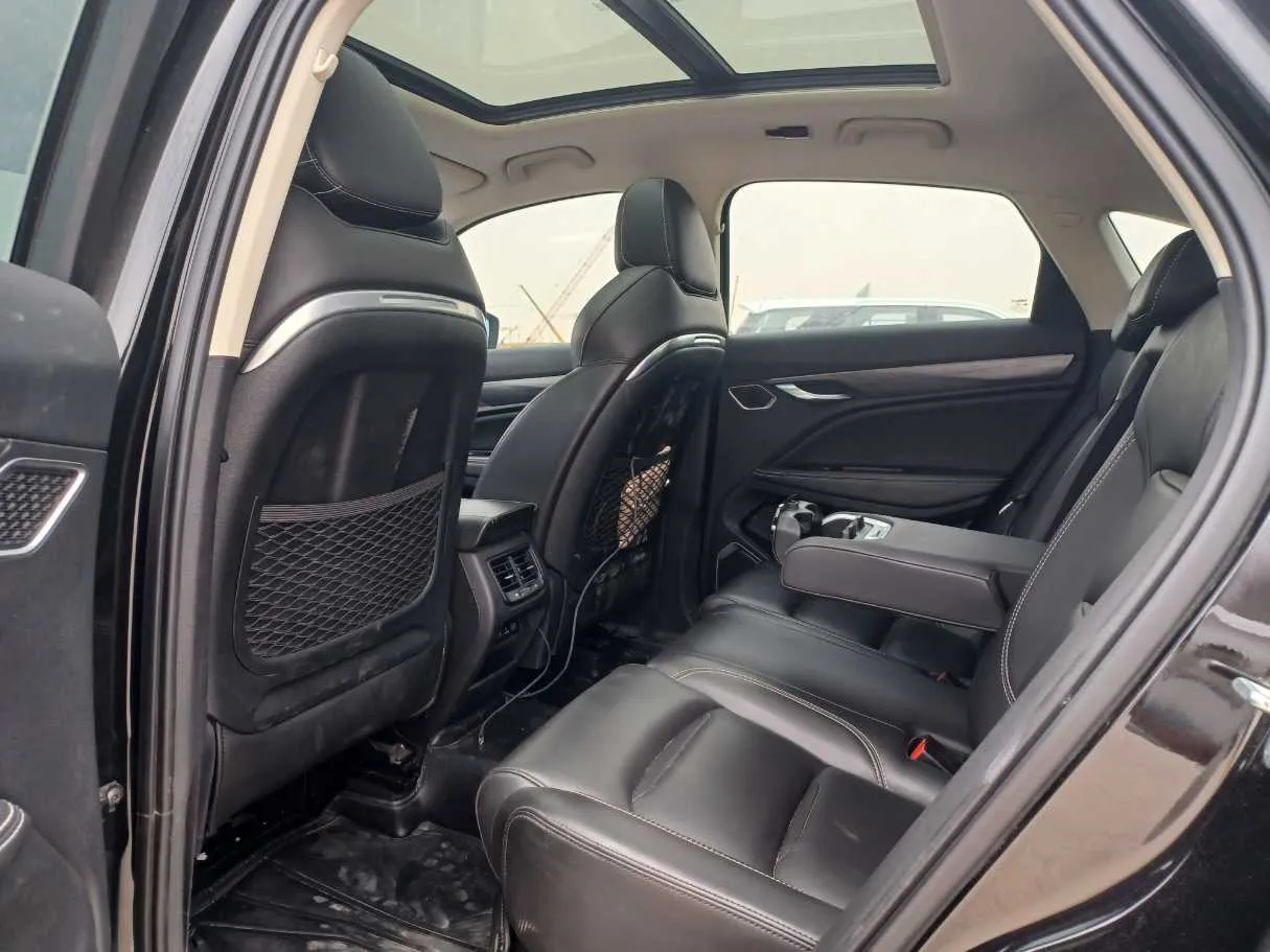 Car image 15