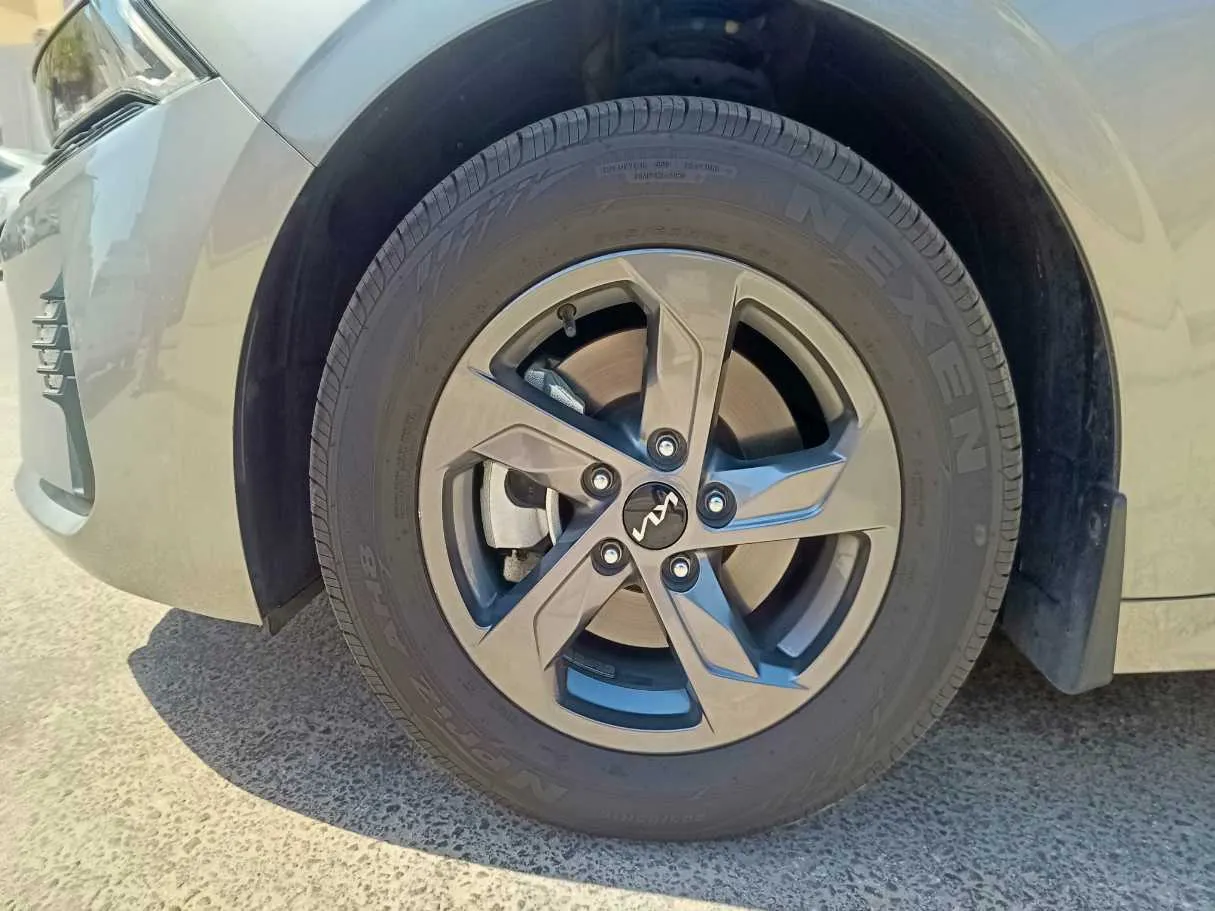 Car image 10