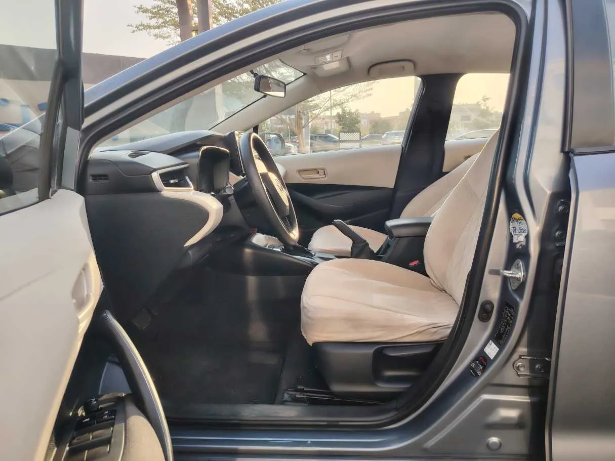 Car image 12