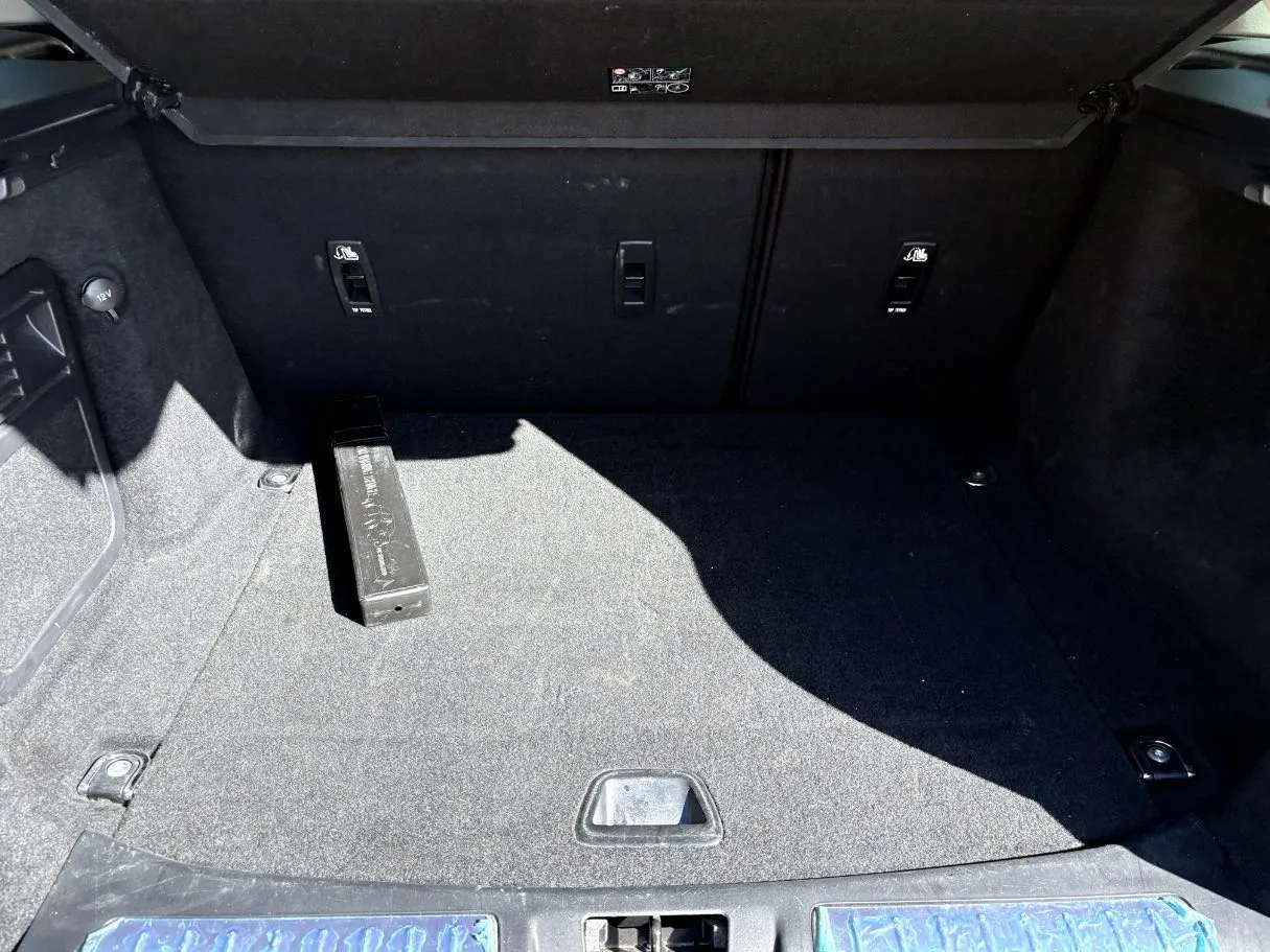 Car image 25