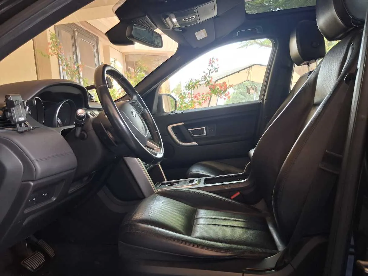 Car image 12