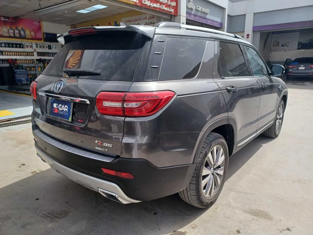 Car image 4