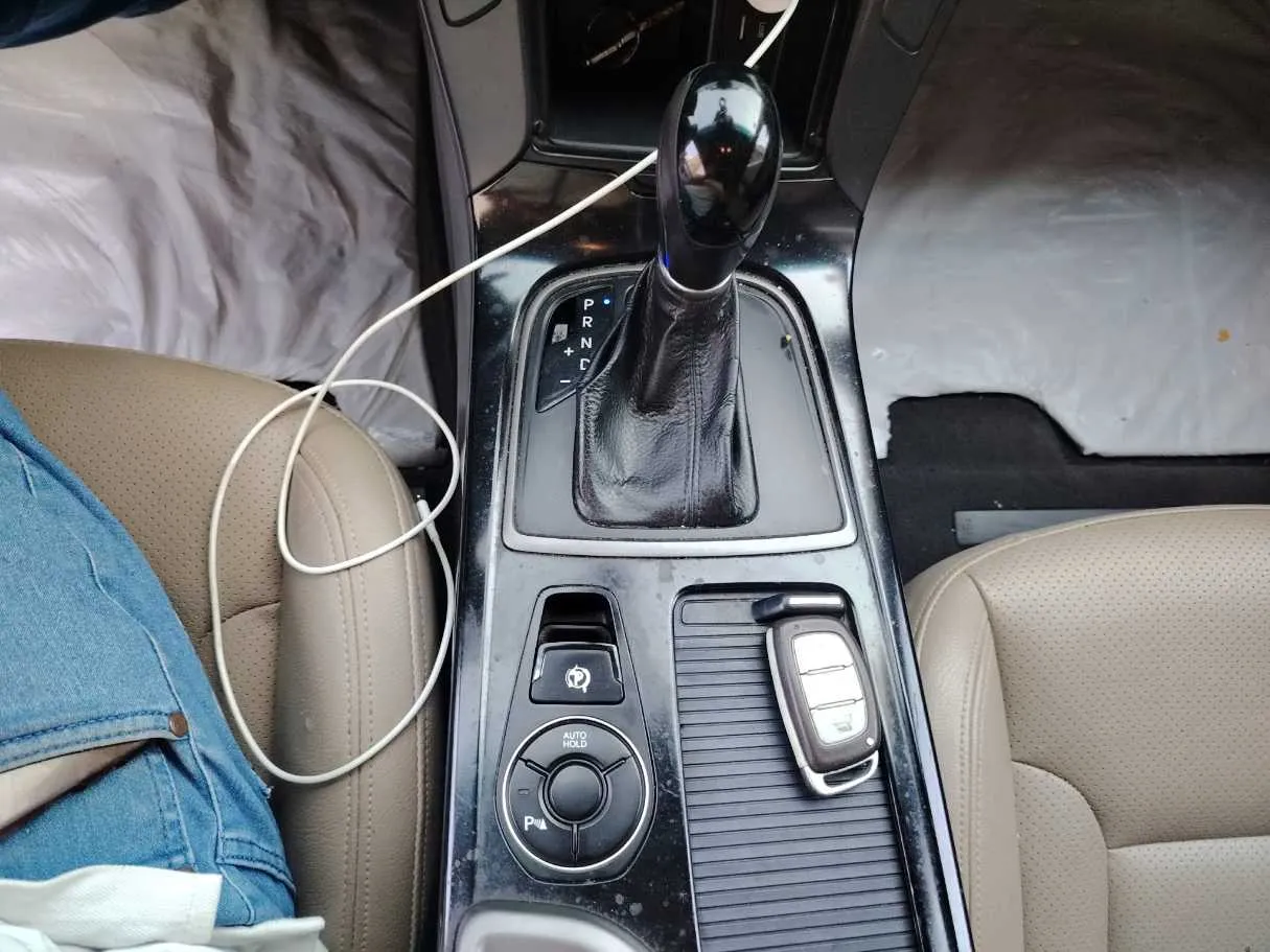 Car image 18