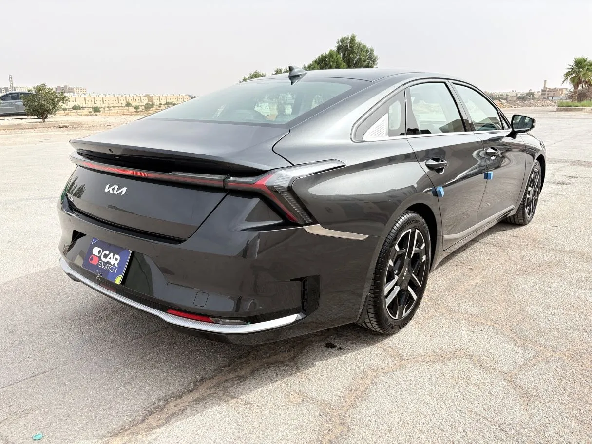 Car image 5