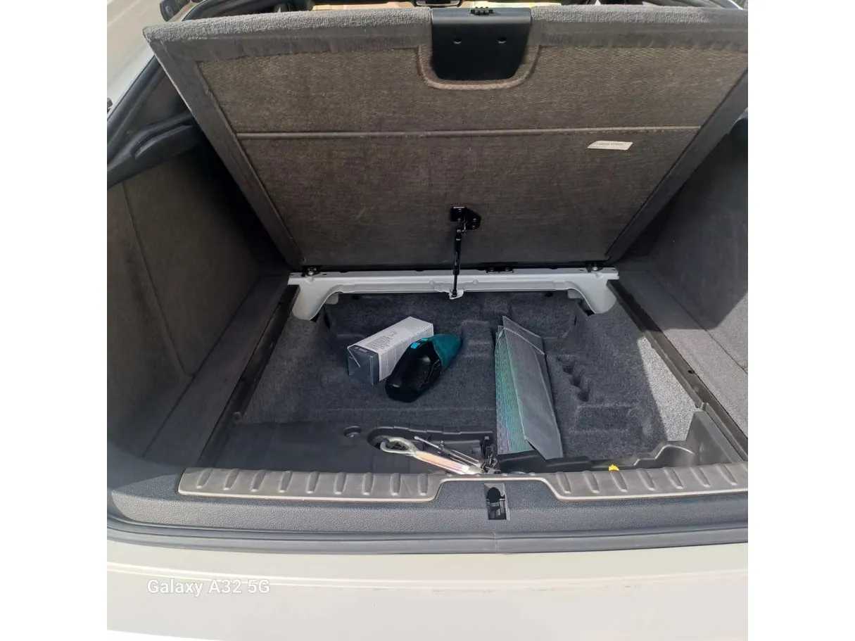 Car image 27