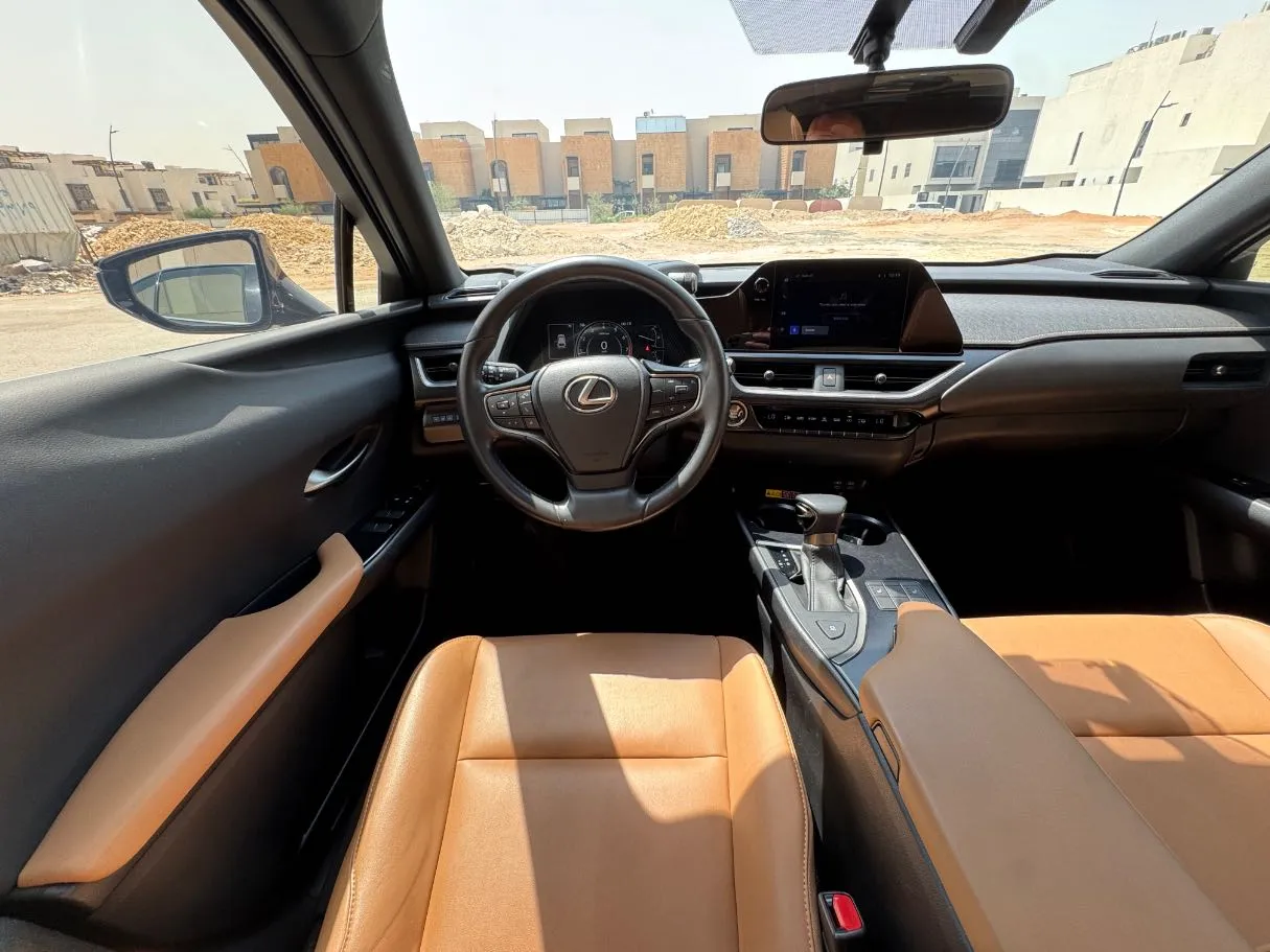 Car image 16