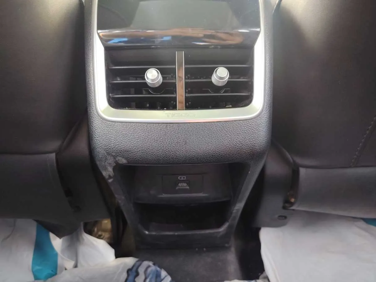 Car image 27