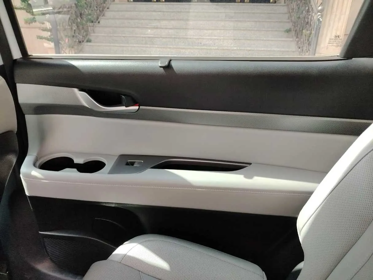 Car image 38
