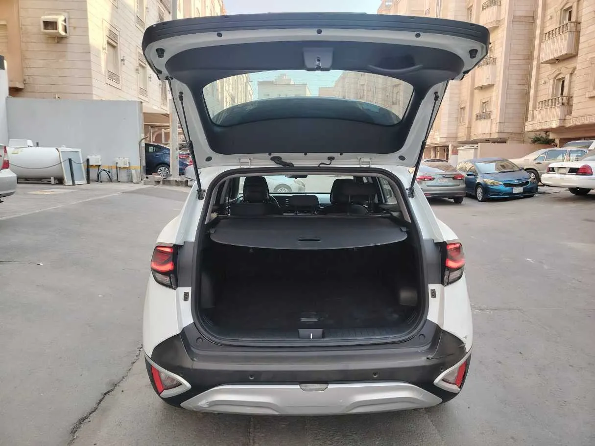 Car image 32
