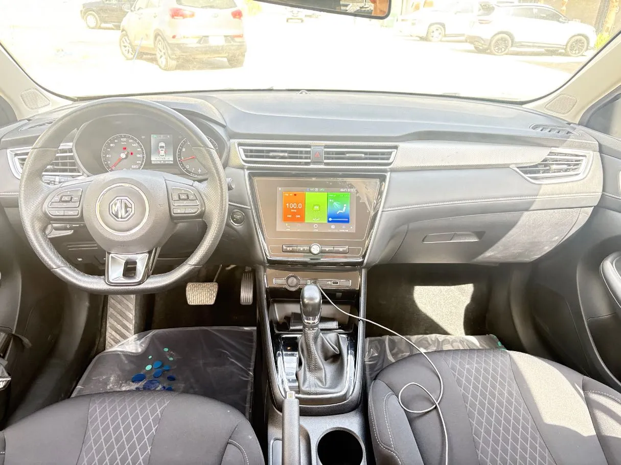 Car image 18