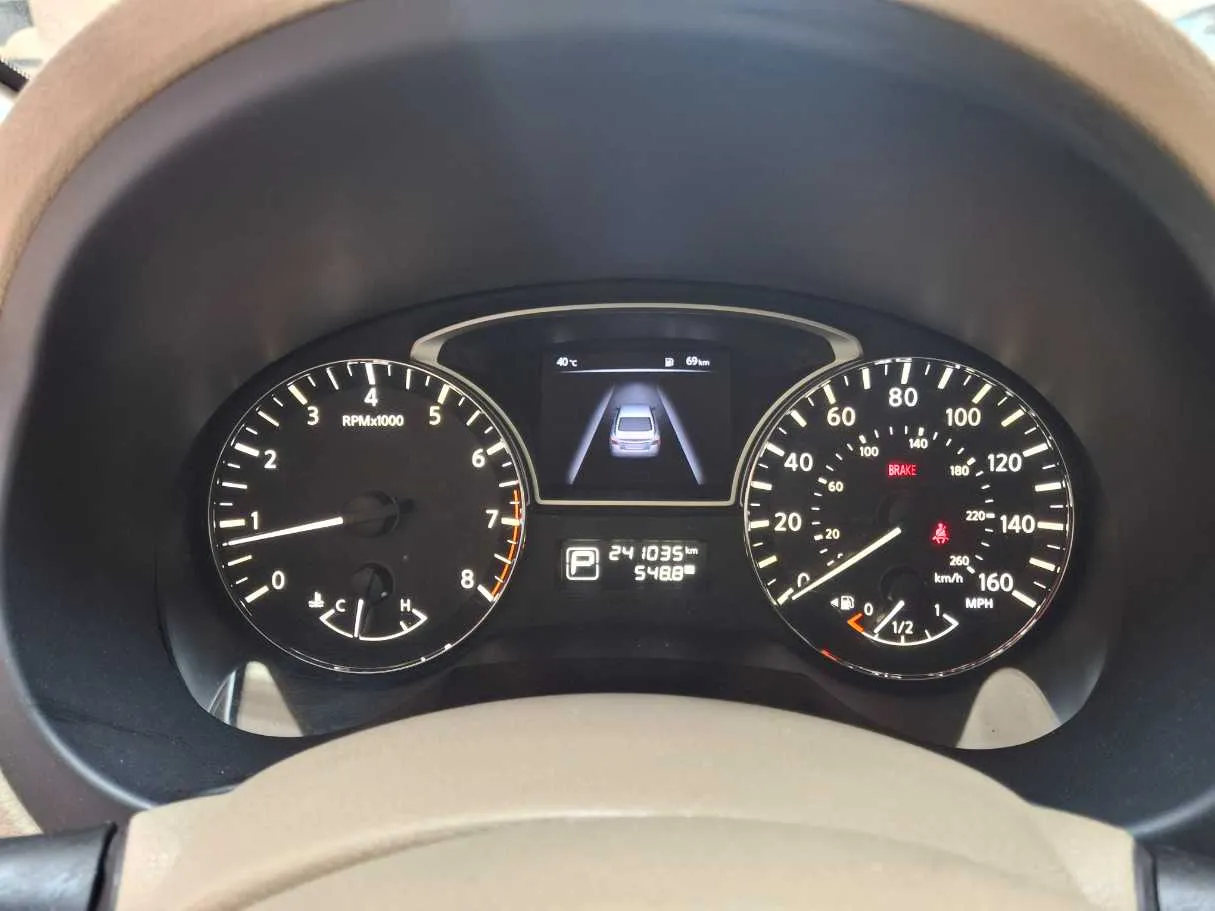 Car image 18
