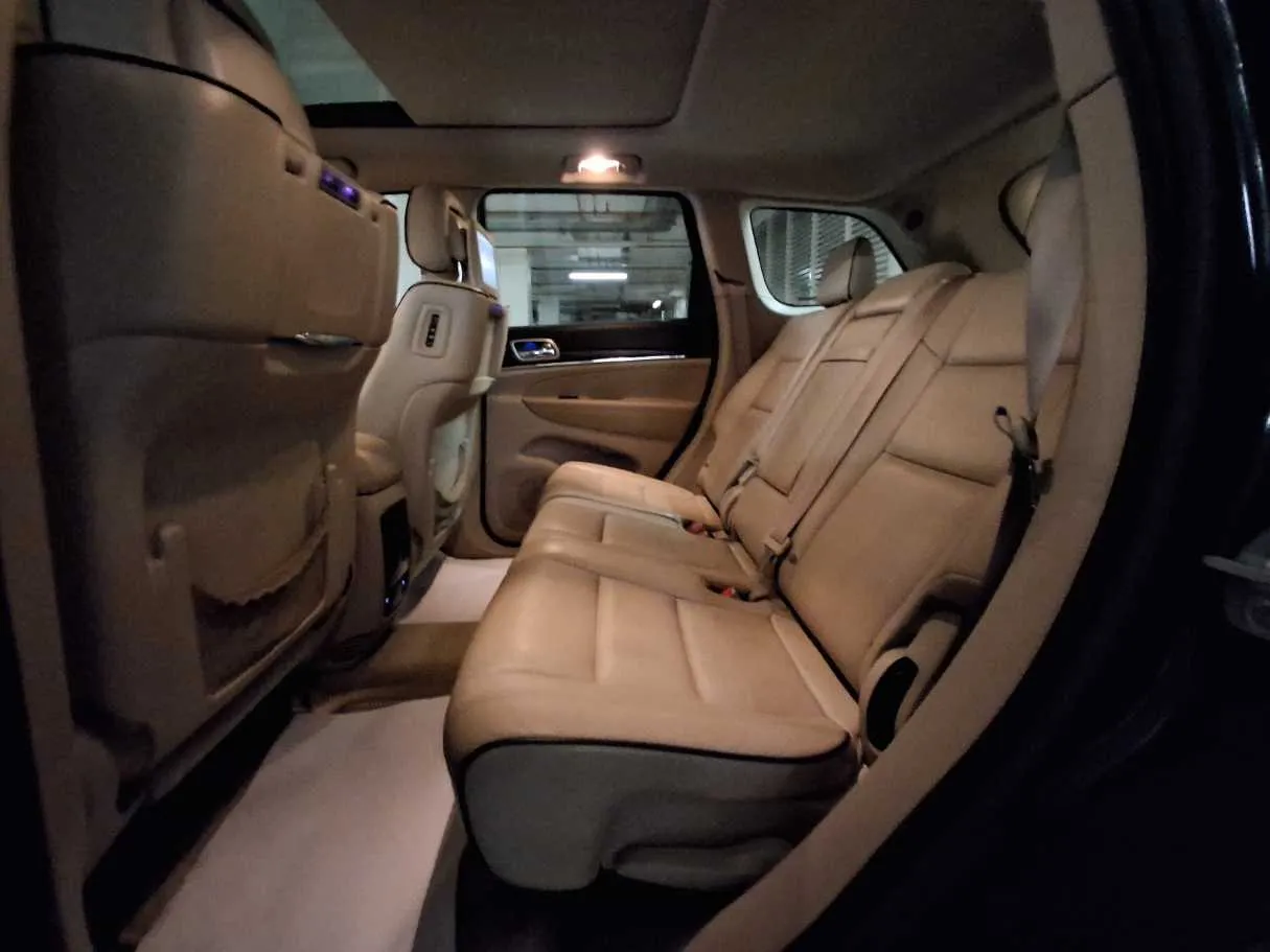 Car image 18