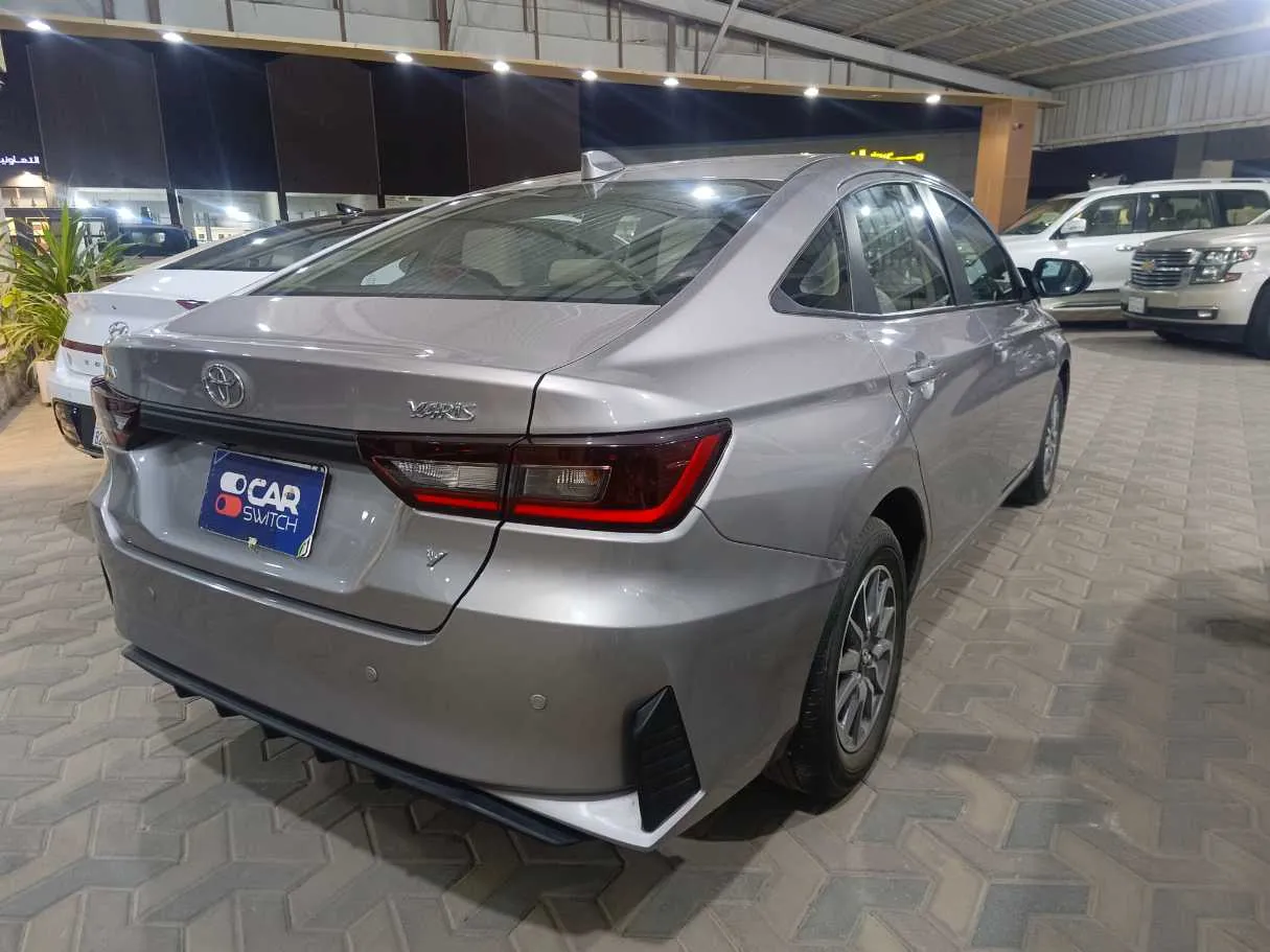 Car image 4