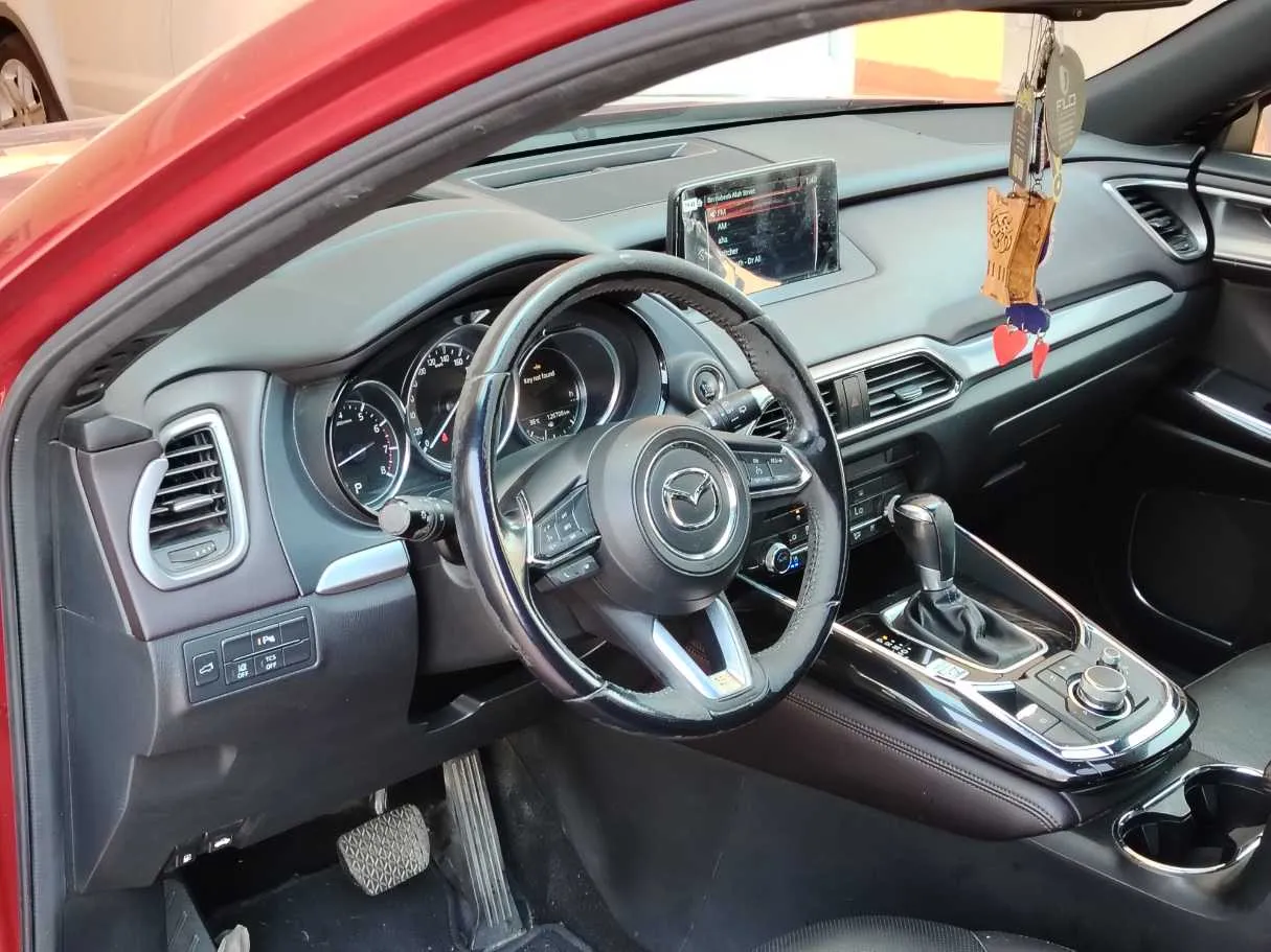 Car image 12