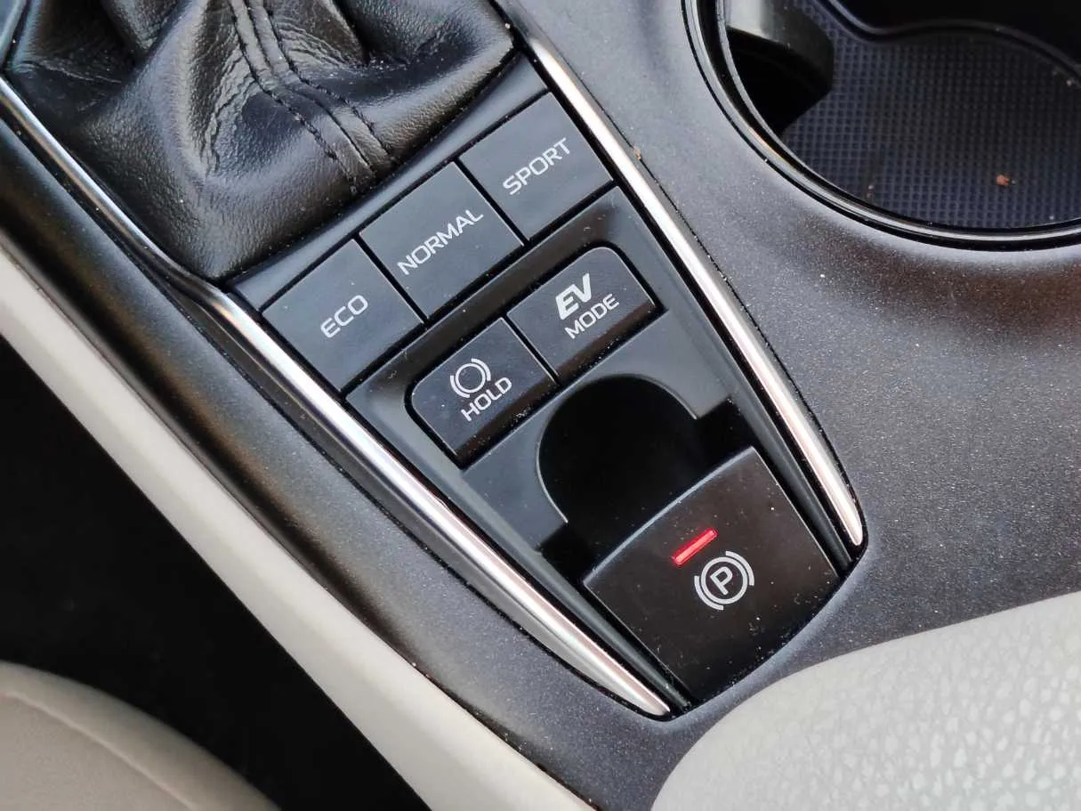 Car image 25