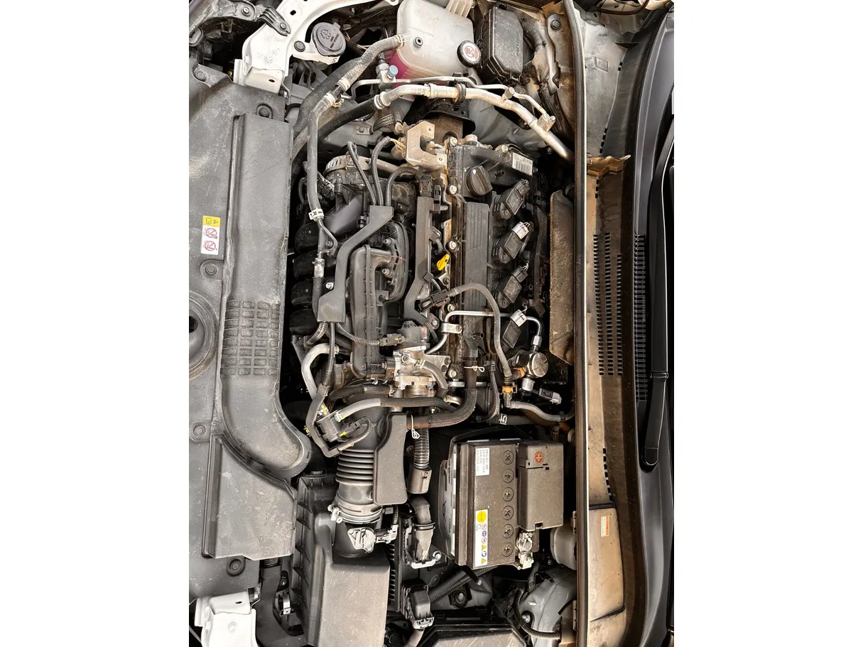 Car image 25