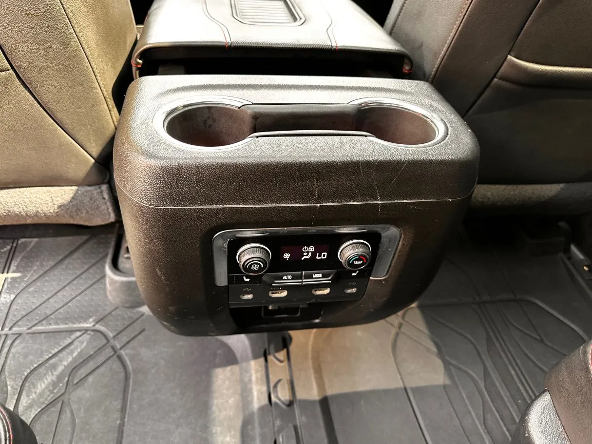 Car image 28