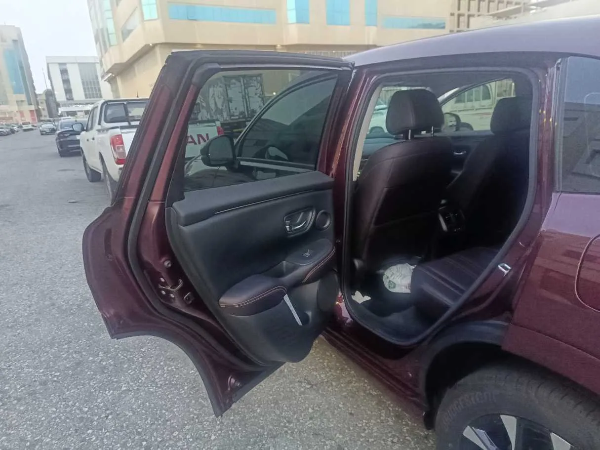 Car image 16