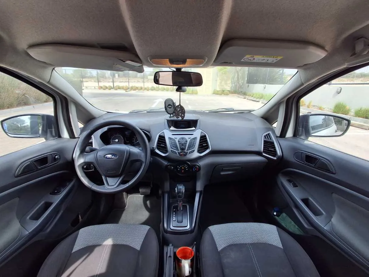Car image 14