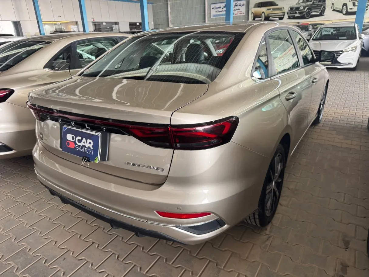 Car image 4