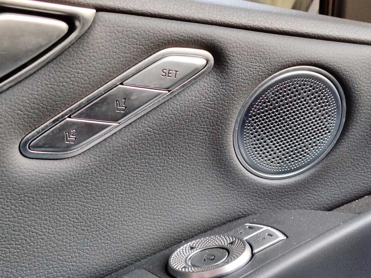 Car image 33