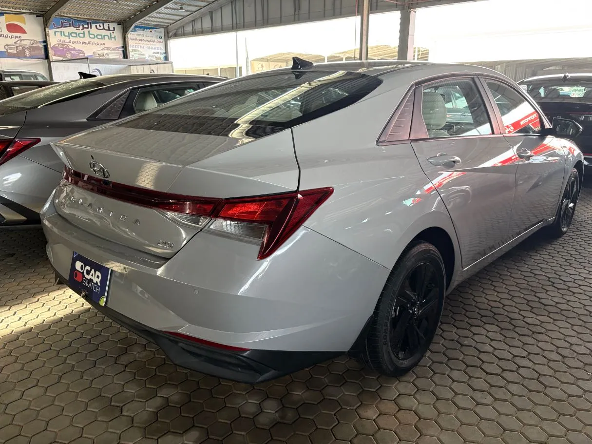 Car image 3