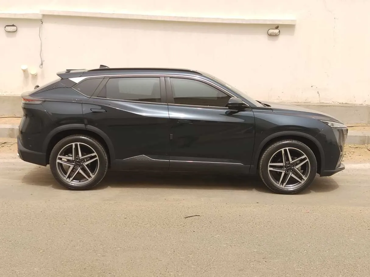 Car image 4