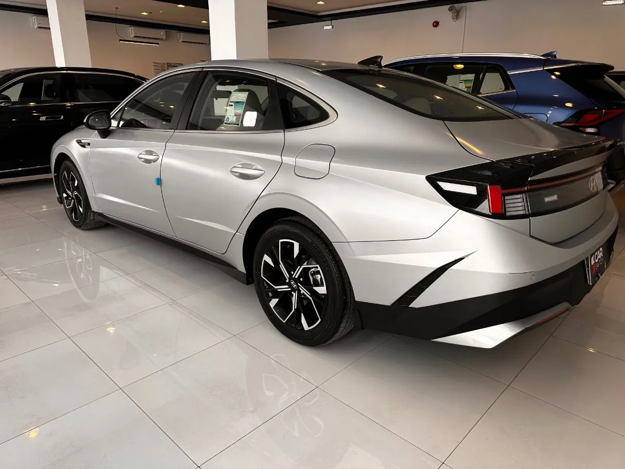 Car image 6