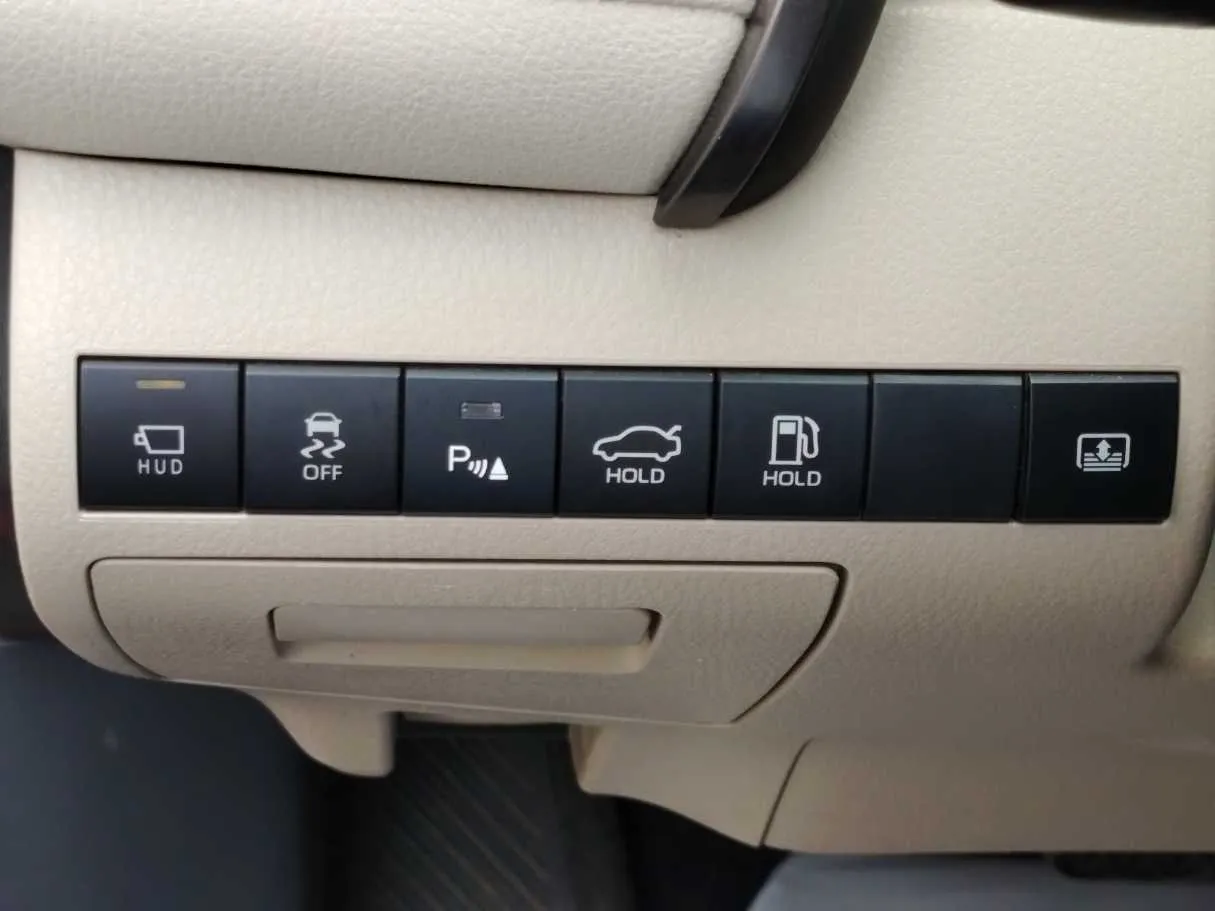 Car image 27
