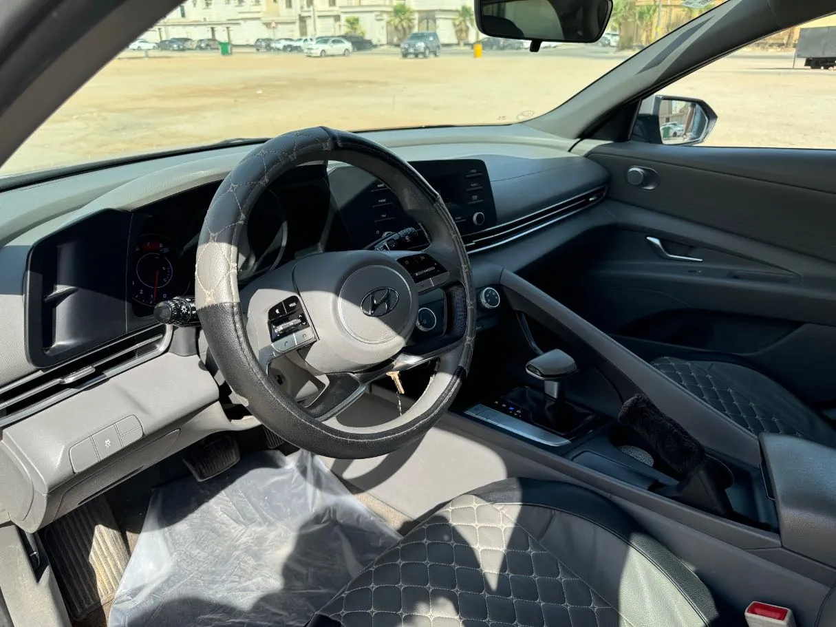 Car image 11