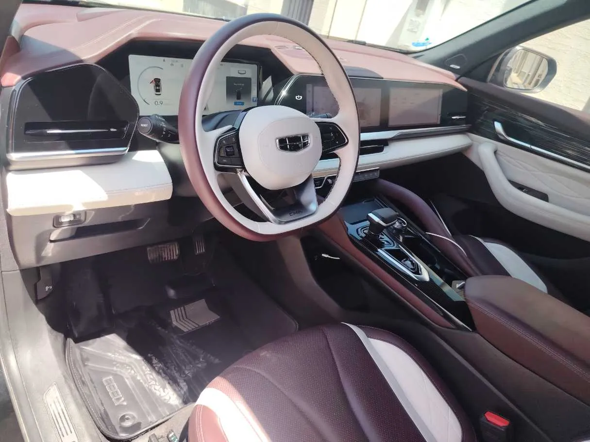 Car image 13
