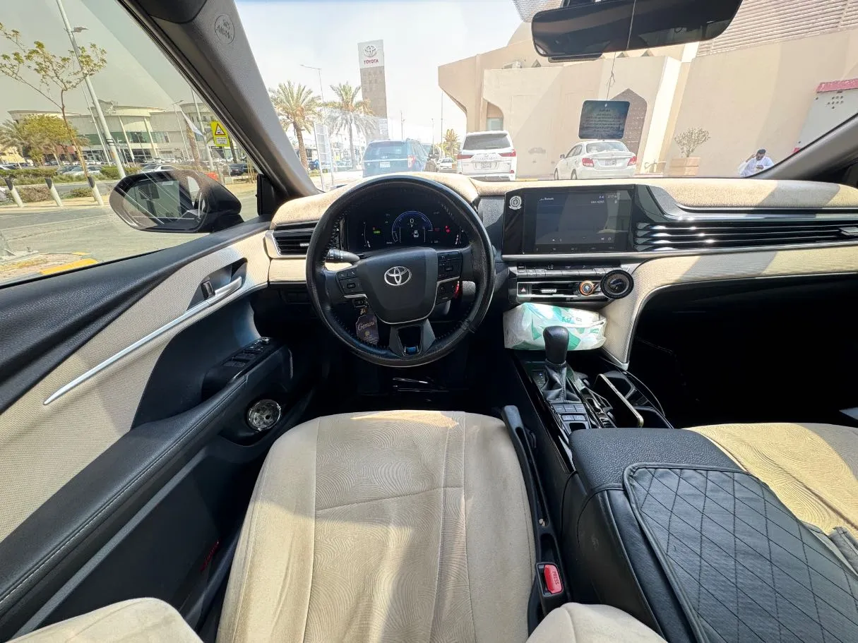 Car image 16