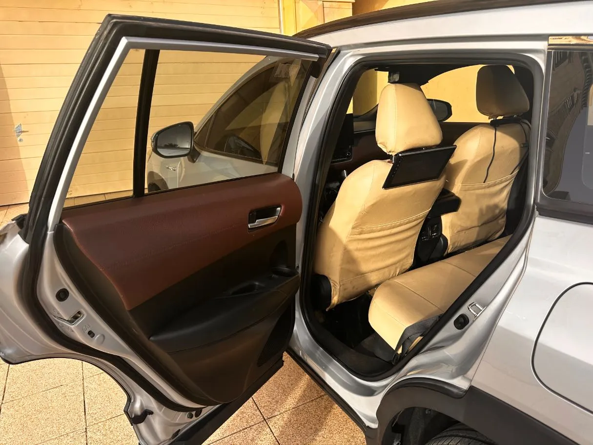 Car image 13