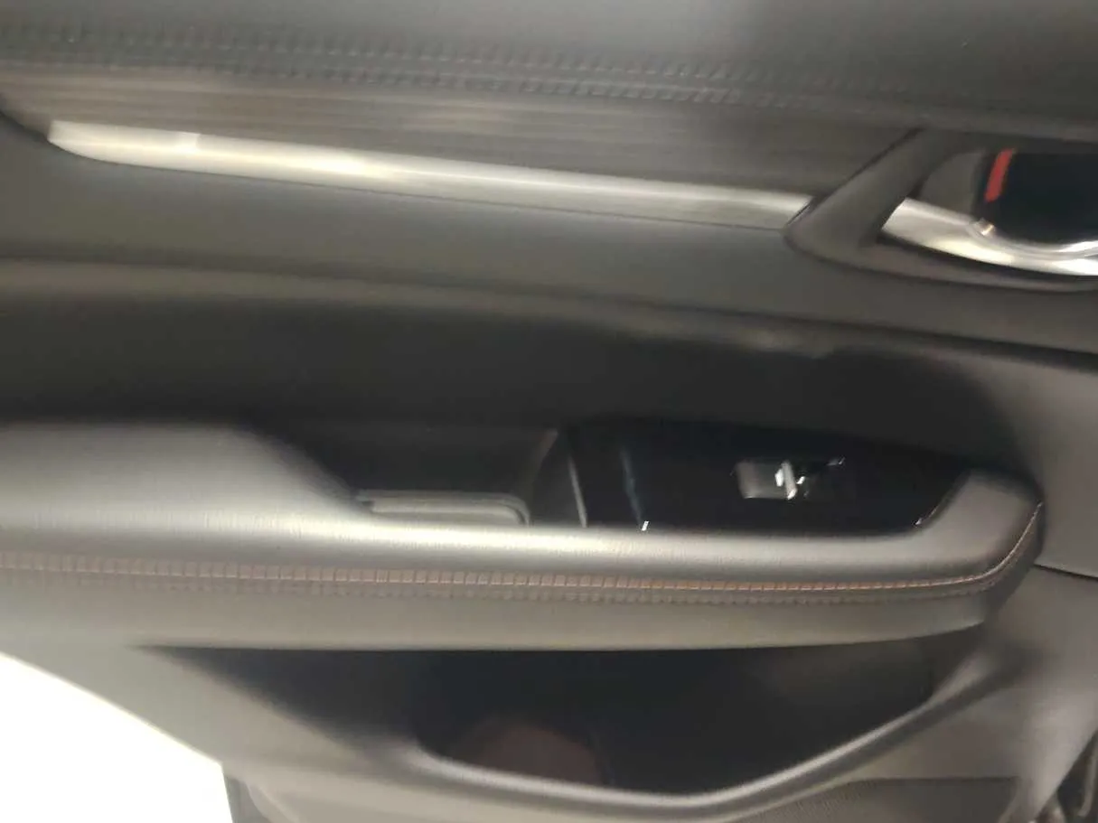 Car image 29