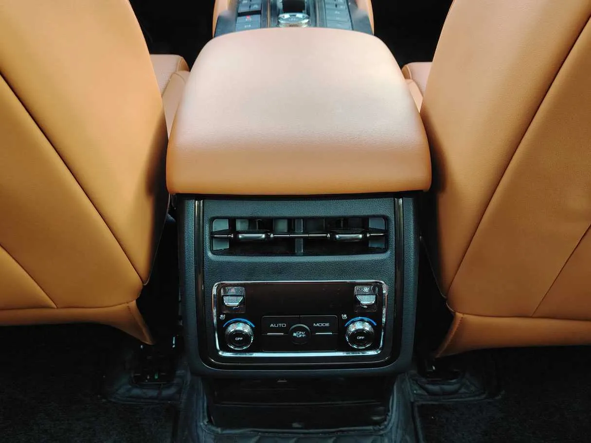 Car image 35