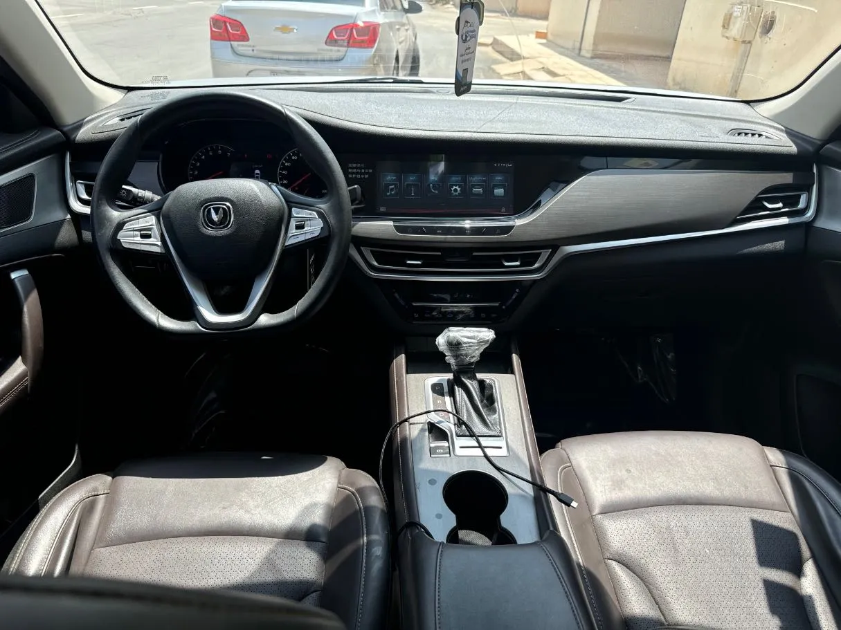 Car image 14