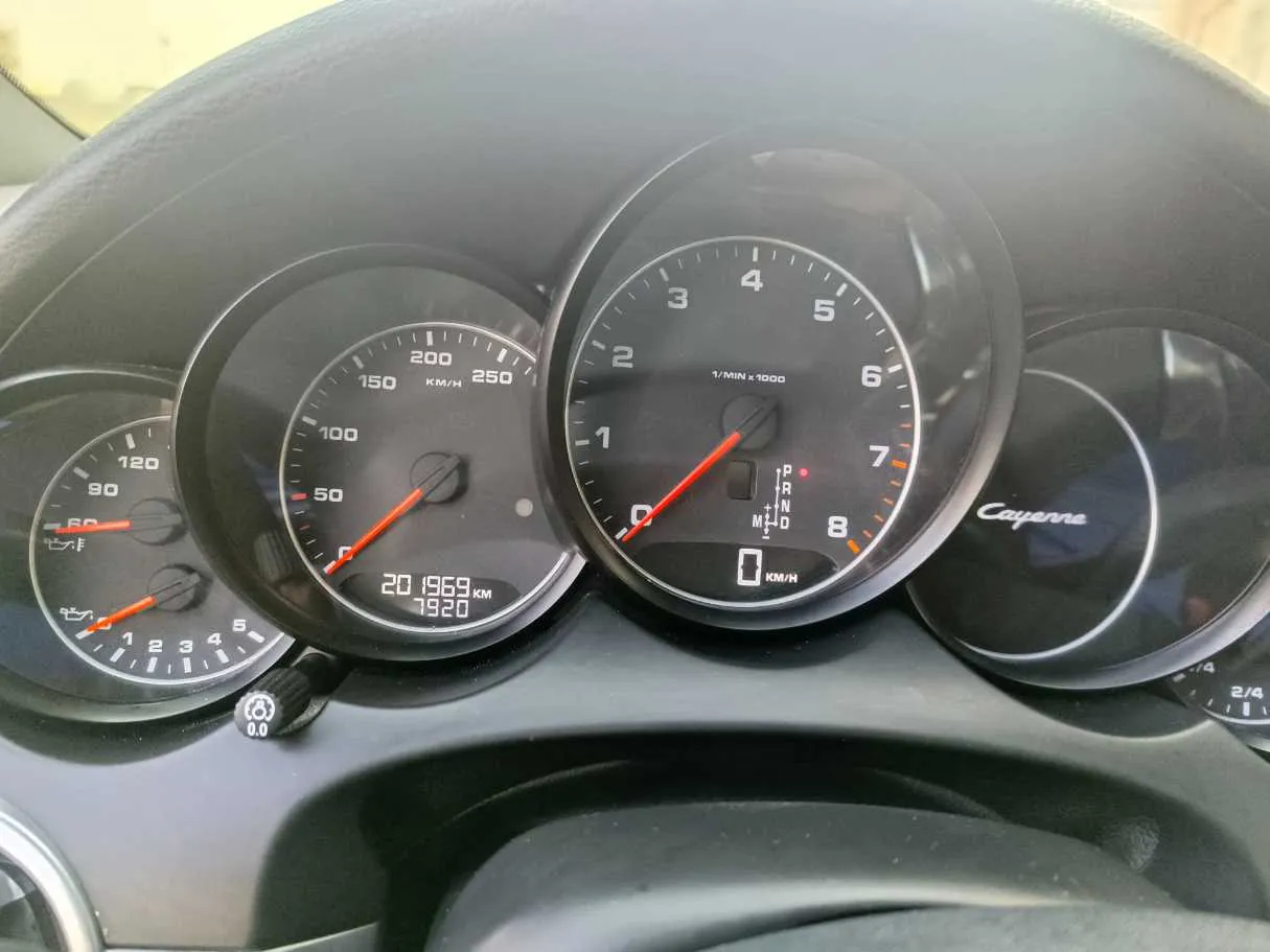 Car image 27
