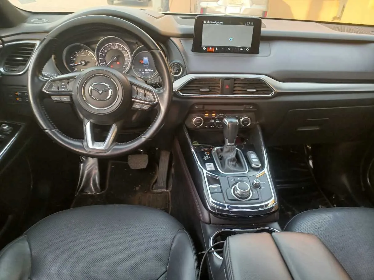 Car image 16