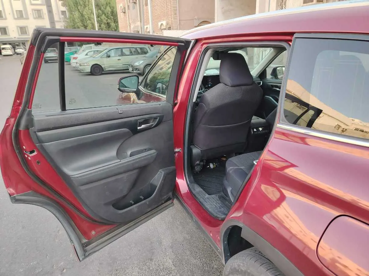 Car image 17