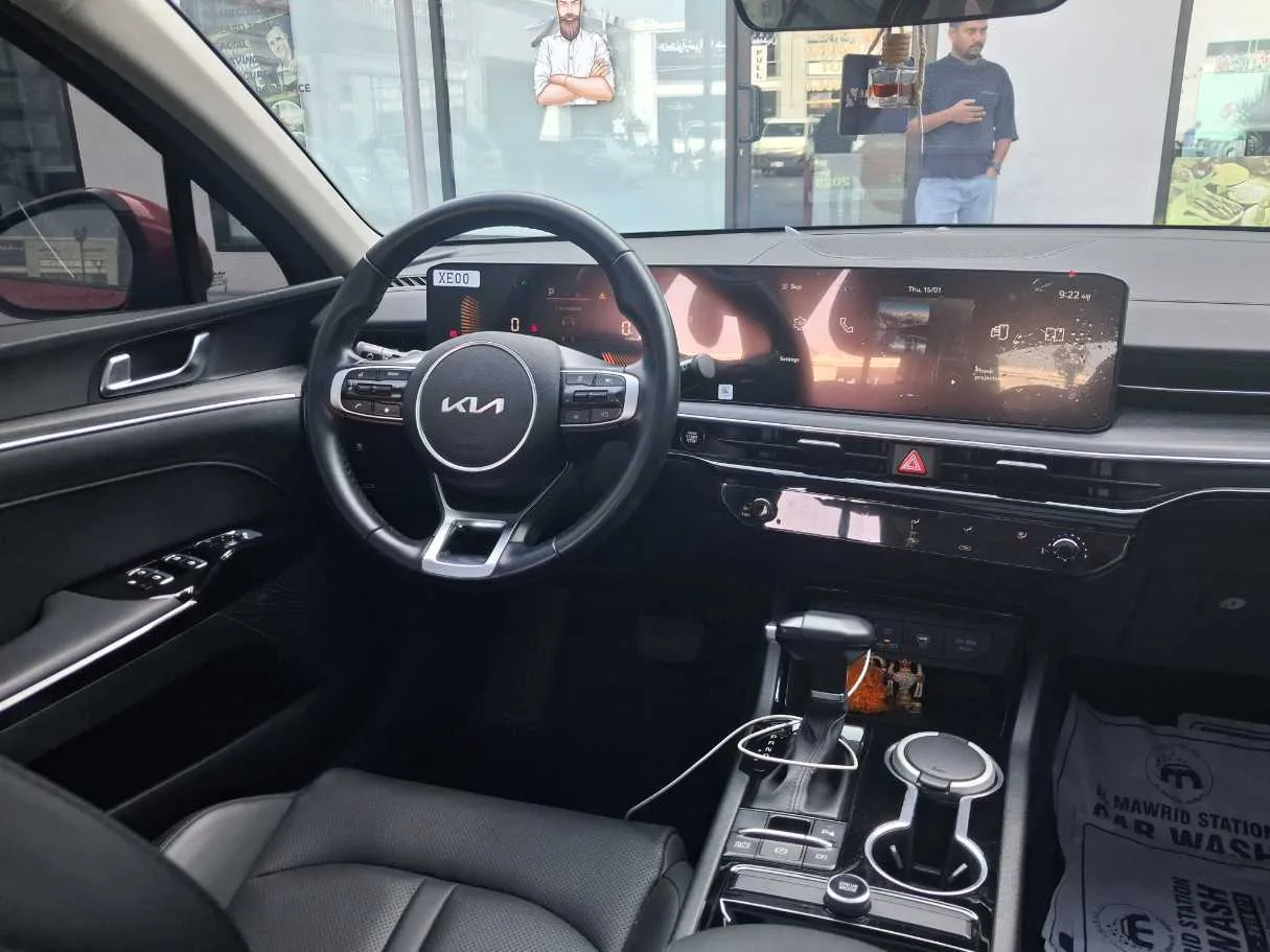 Car image 17