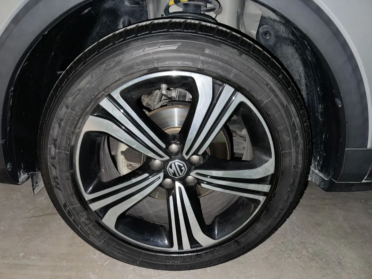 Car image 8