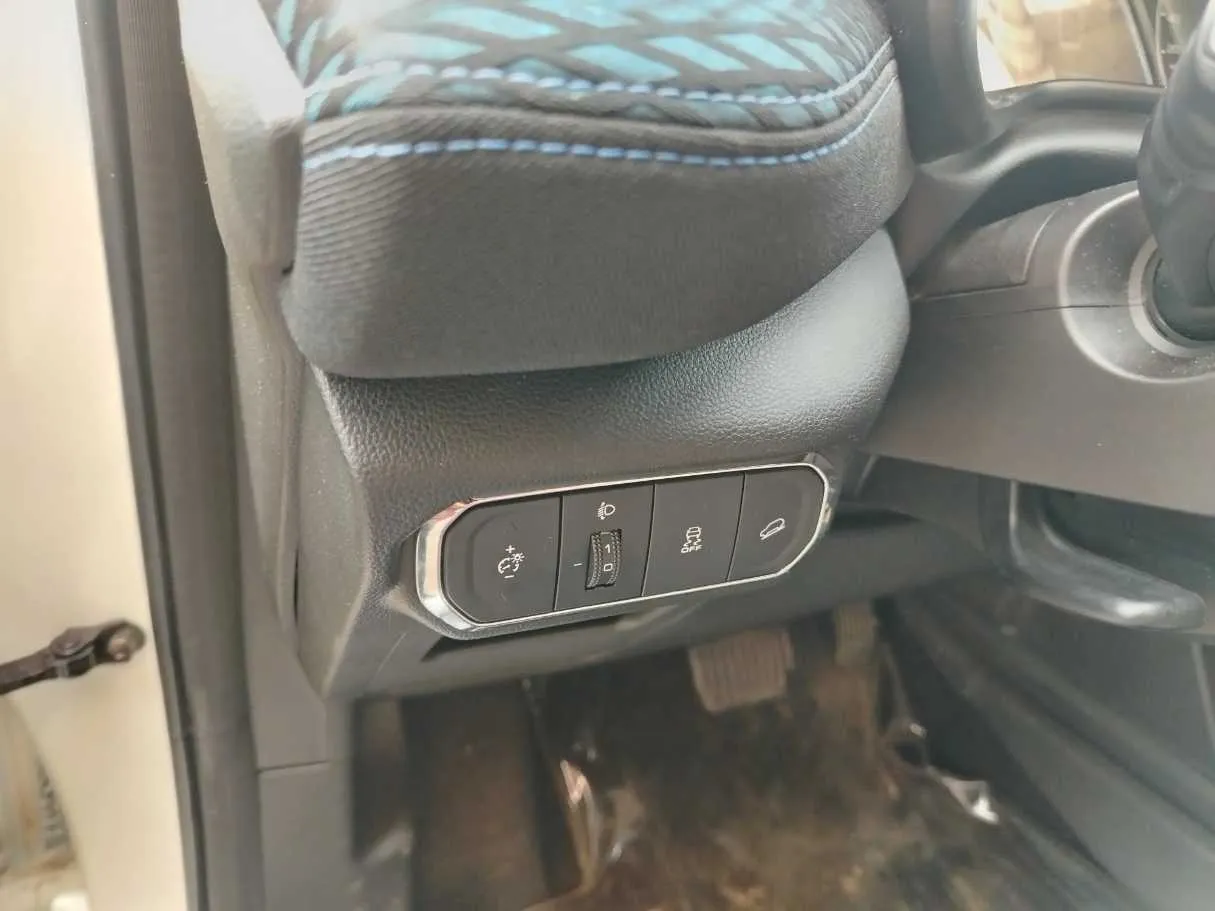 Car image 34