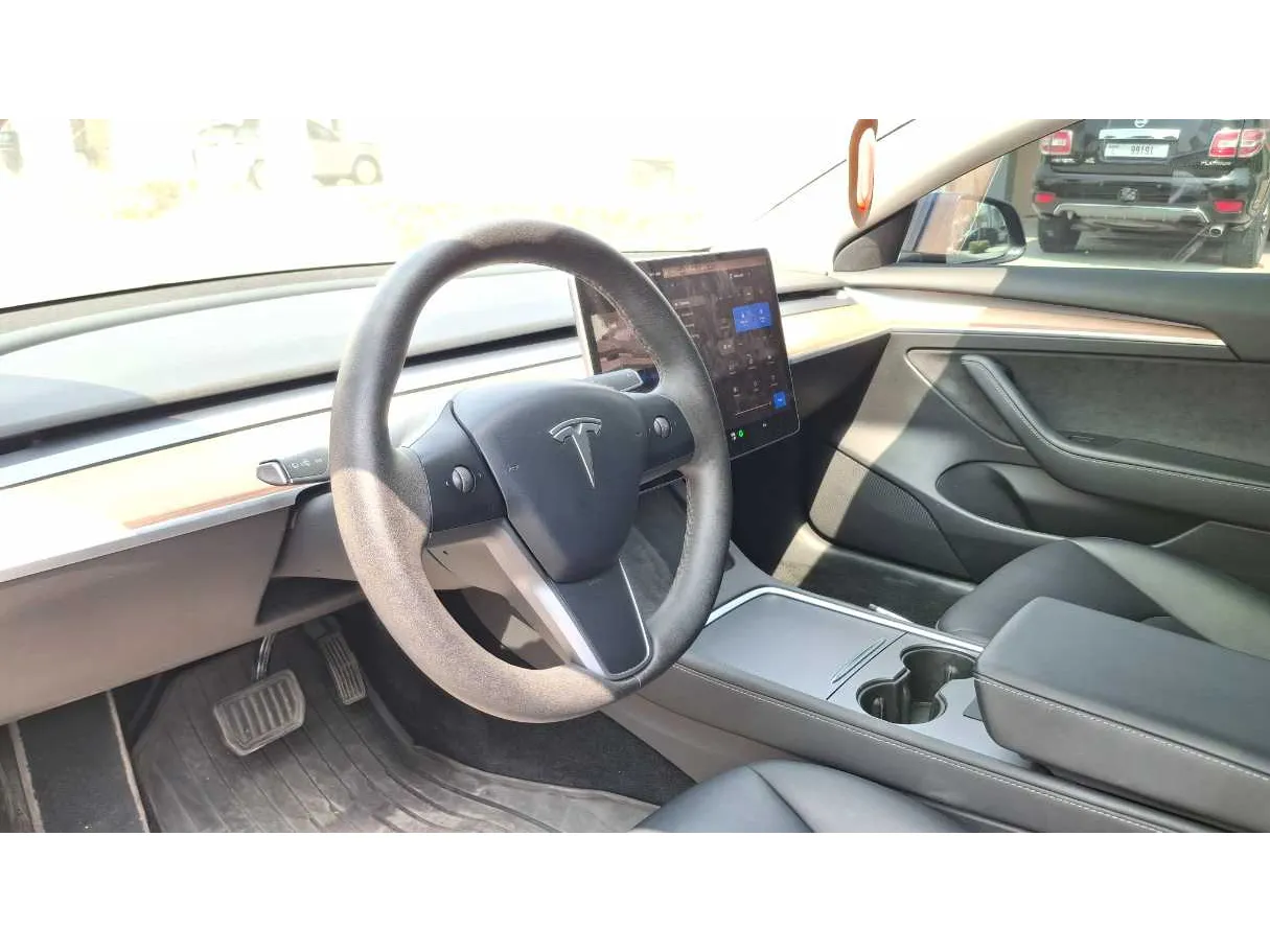 Car image 11