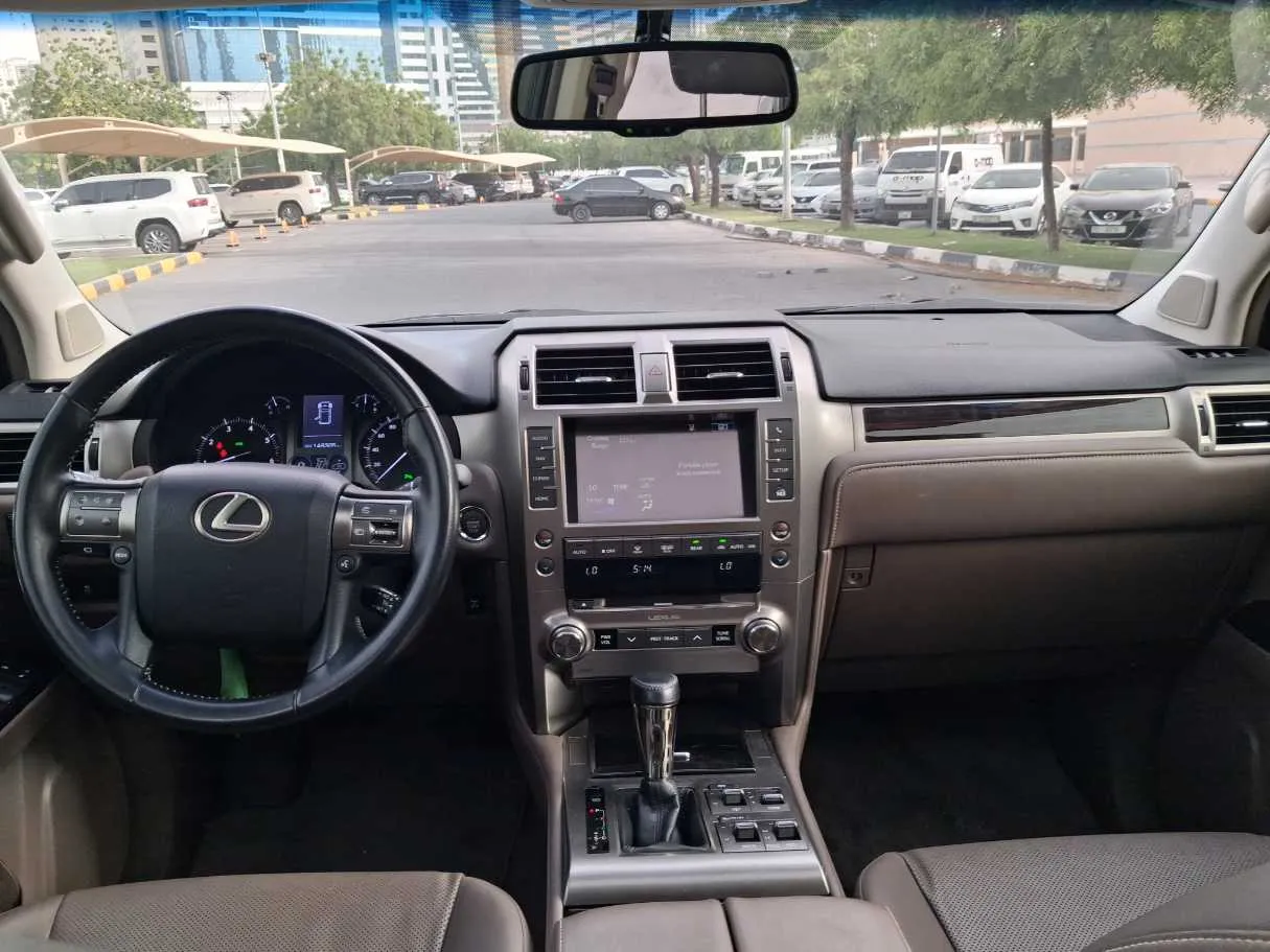 Car image 16