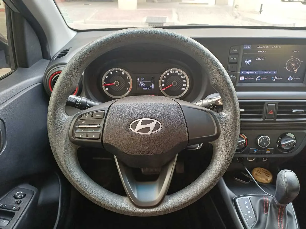 Car image 14