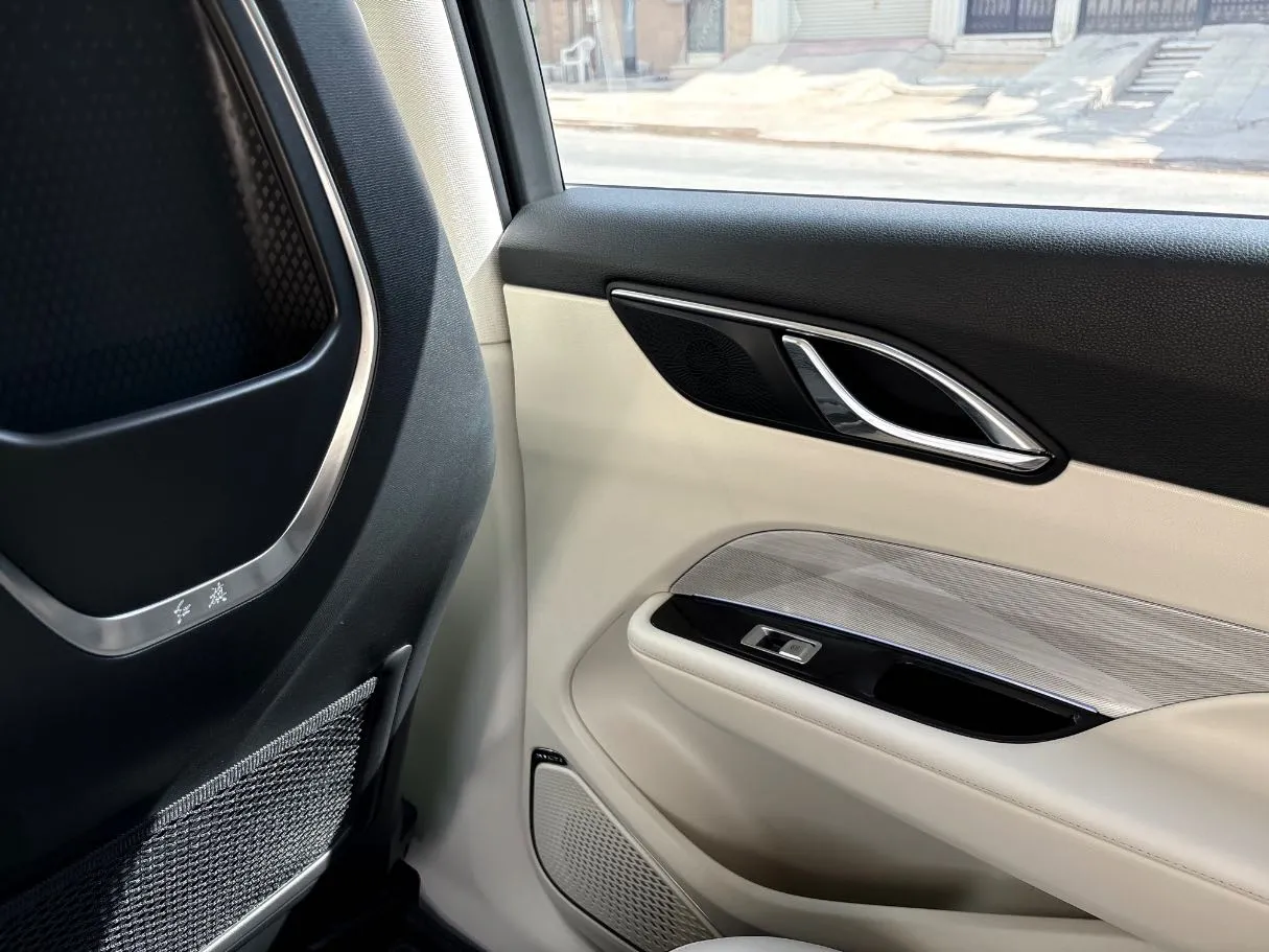 Car image 31